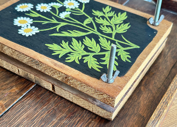 Painted Wooden Flower Press - White Daisies