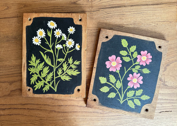 Painted Wooden Flower Press - White Daisies