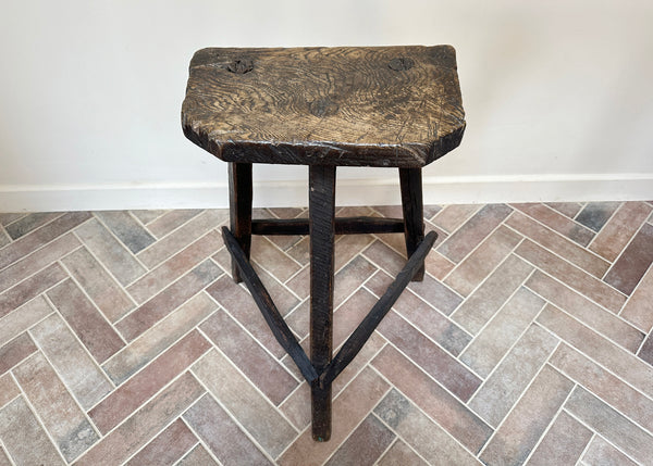 Elm Cutlers Stool, Vernacular