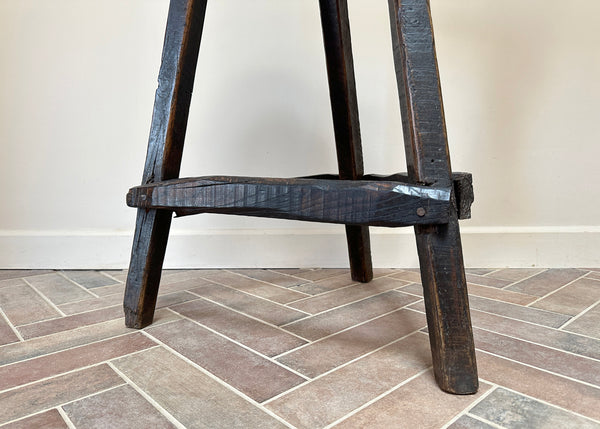 Elm Cutlers Stool, Vernacular