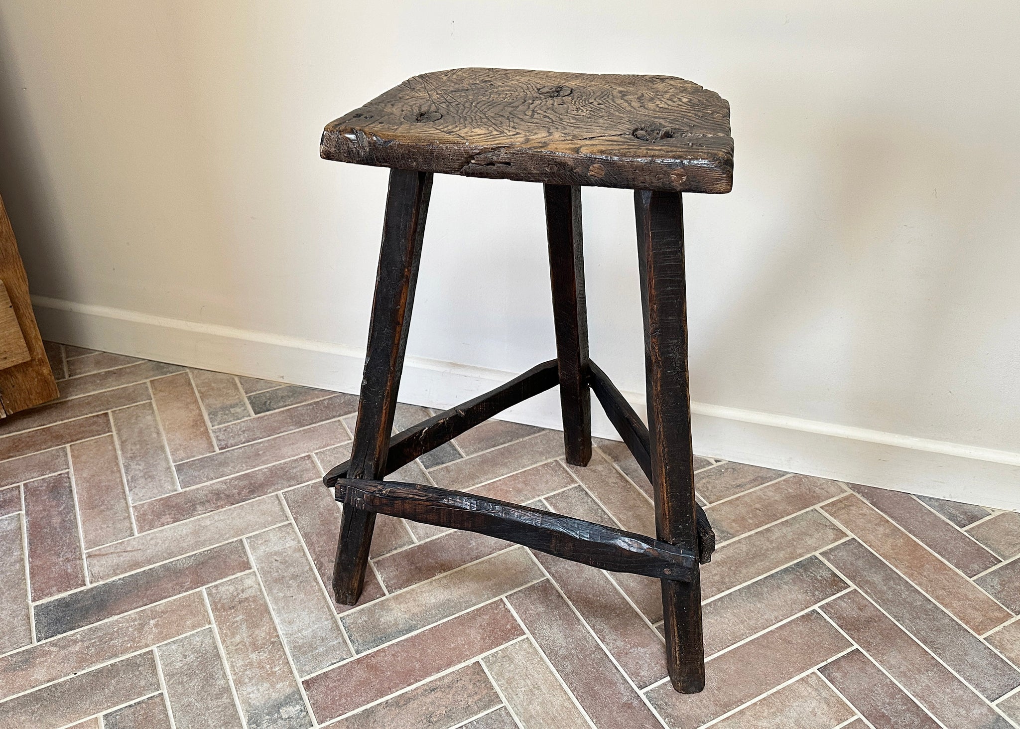 Elm Cutlers Stool, Vernacular