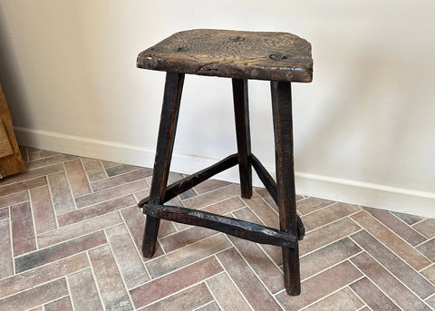 Elm Cutlers Stool, Vernacular