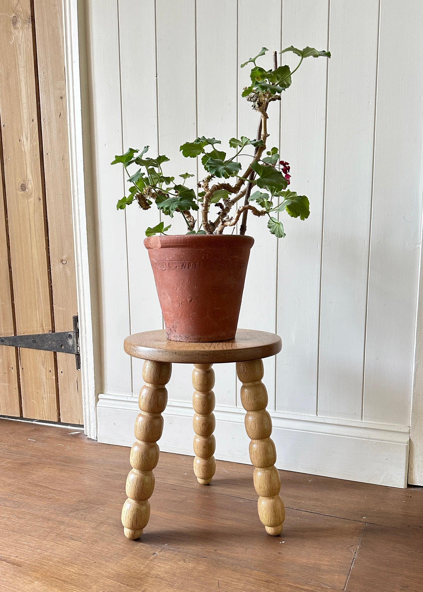 Bobbin Leg Milk Stool